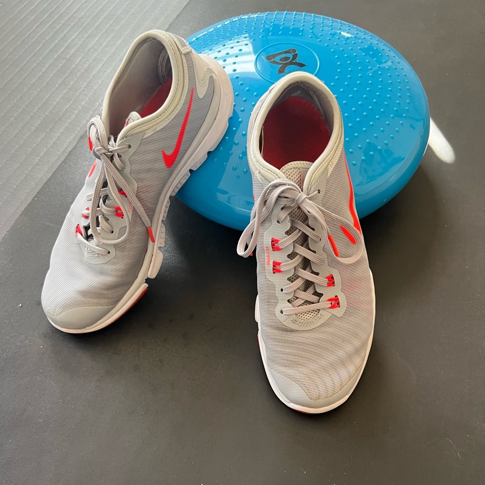 Nike 9.5W running shoes